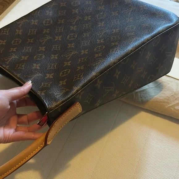 ✨Louis Vuitton Monogram Canvas Looping GM✨ - Picture 3 of 10